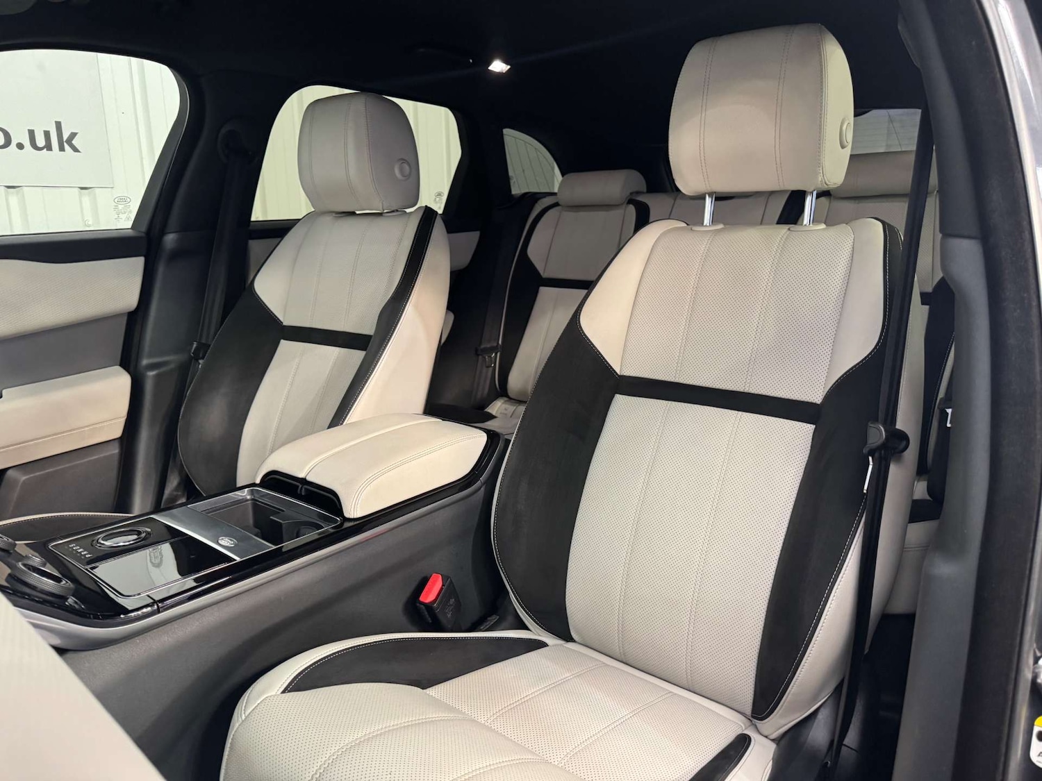 Used Land Rover Range Rover Velar 2018 for sale - 77745516: Photo 33