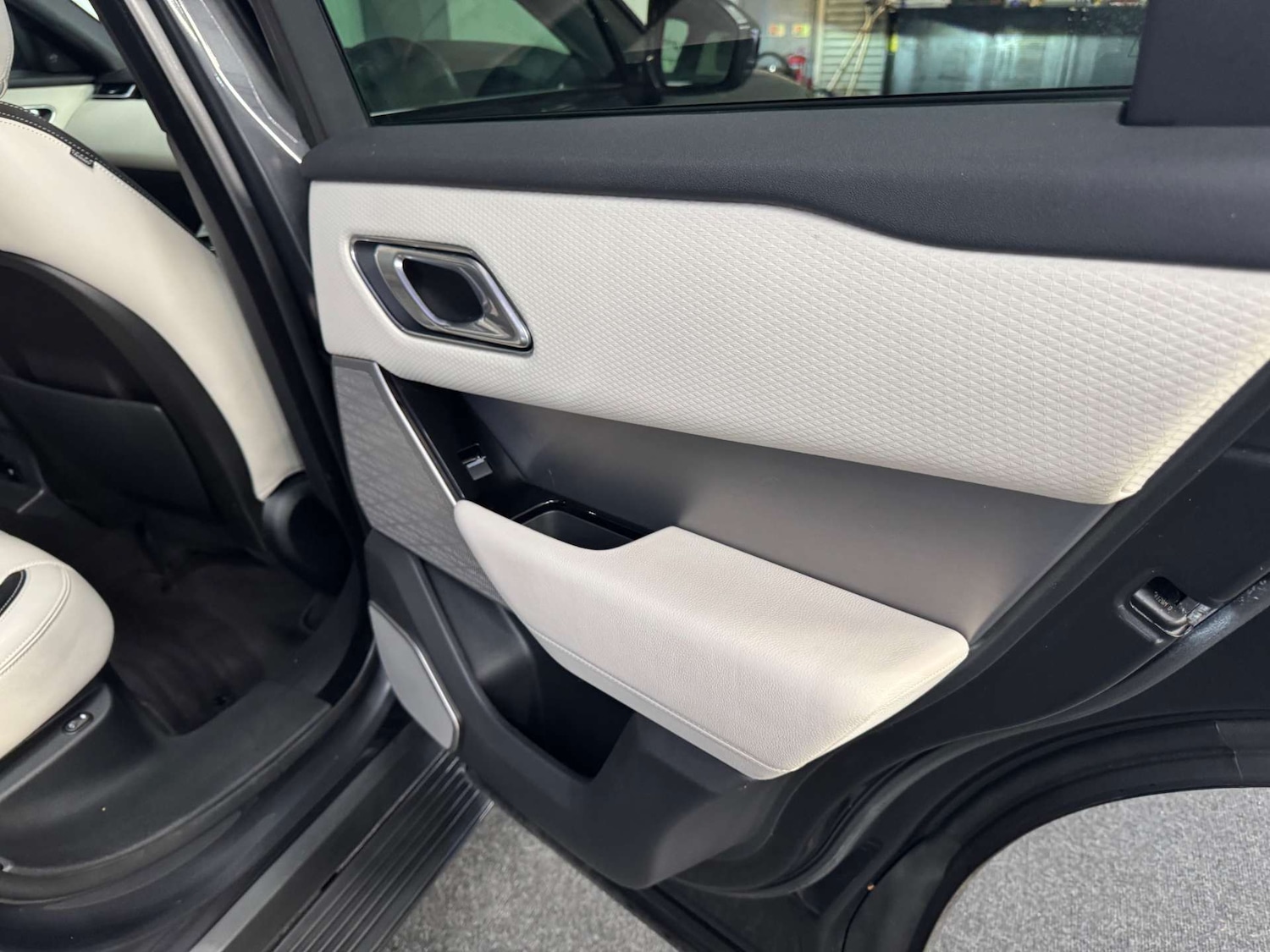 Used Land Rover Range Rover Velar 2018 for sale - 77745516: Photo 47