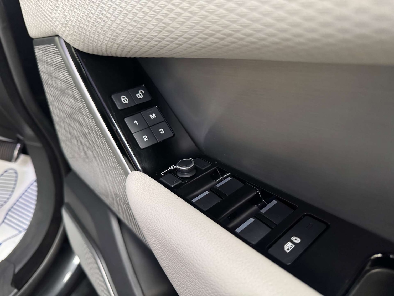 Used Land Rover Range Rover Velar 2018 for sale - 77745516: Photo 52