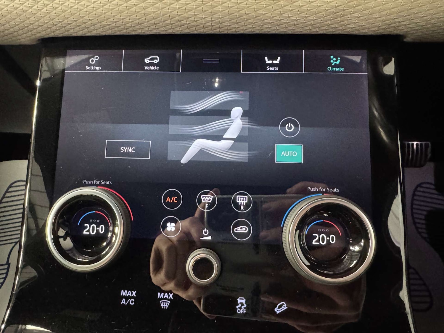 Used Land Rover Range Rover Velar 2018 for sale - 77745516: Photo 65