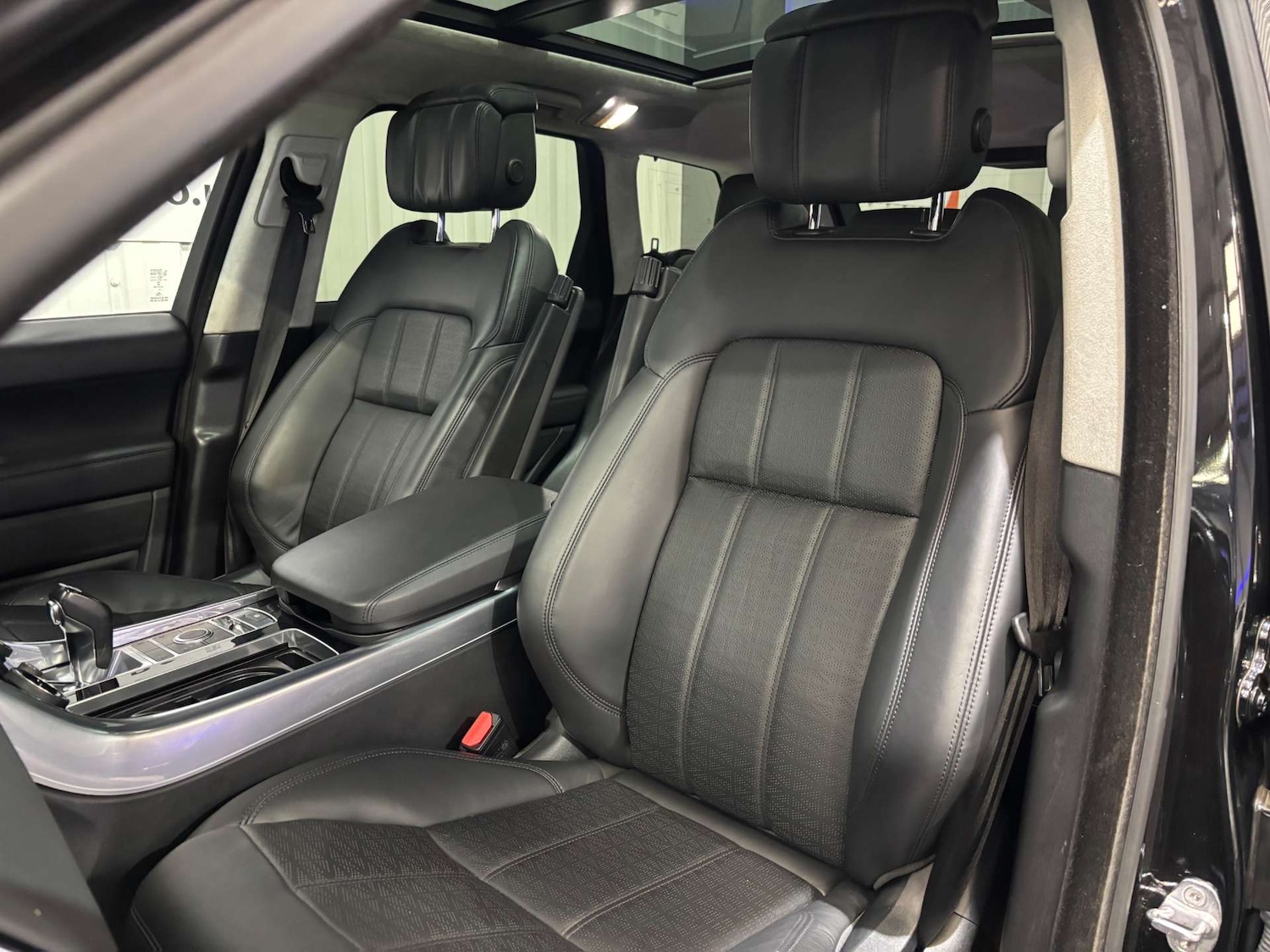 Used Land Rover Range Rover Sport 2018 for sale - 76263499: Photo 31