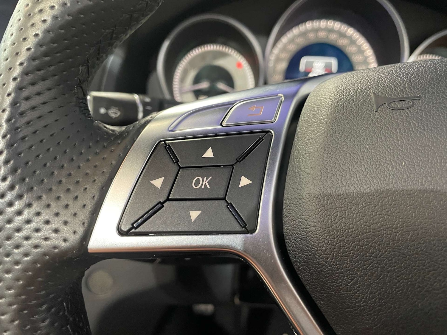 Used Mercedes-Benz E Class 2014 for sale - 76601220: Photo 36