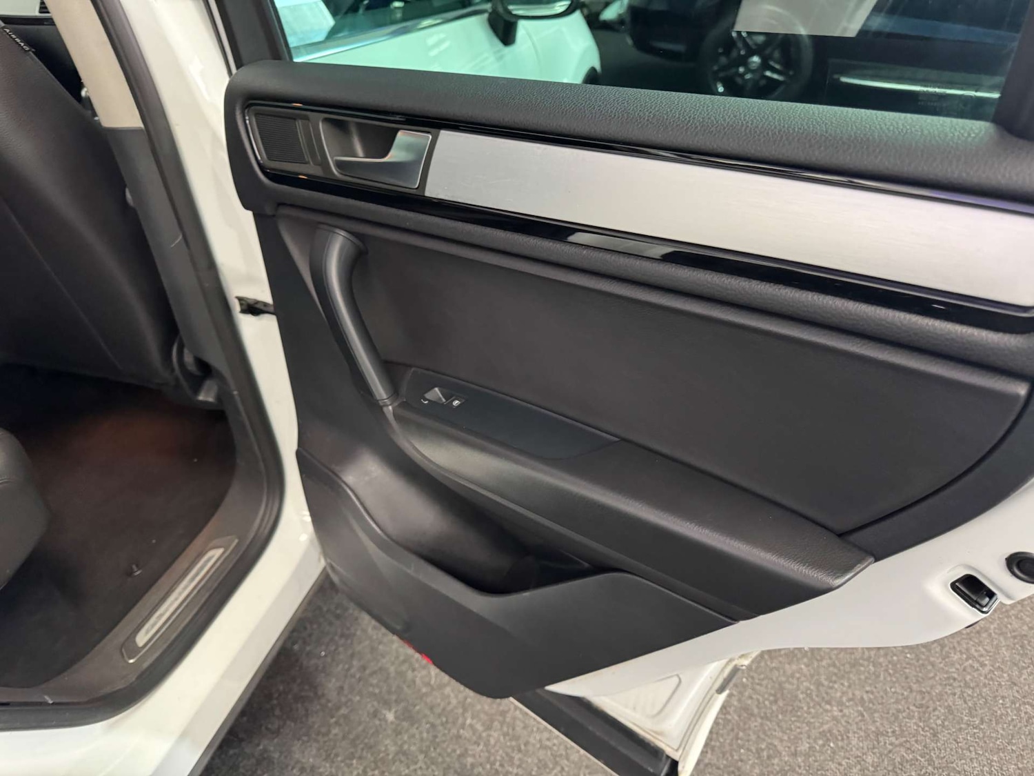 Used Volkswagen Touareg 2013 for sale - 78064648: Photo 46