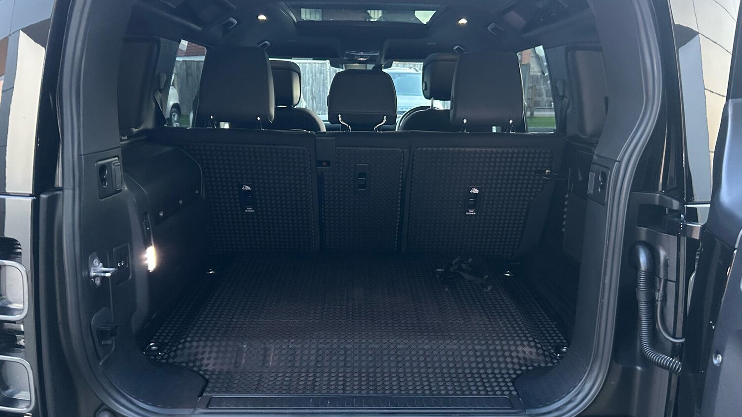 Used Land Rover Defender 2022 for sale - 76675602: Photo 10