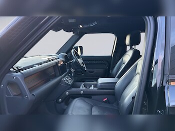 Used Land Rover Defender 2022 for sale - 76675602: Photo