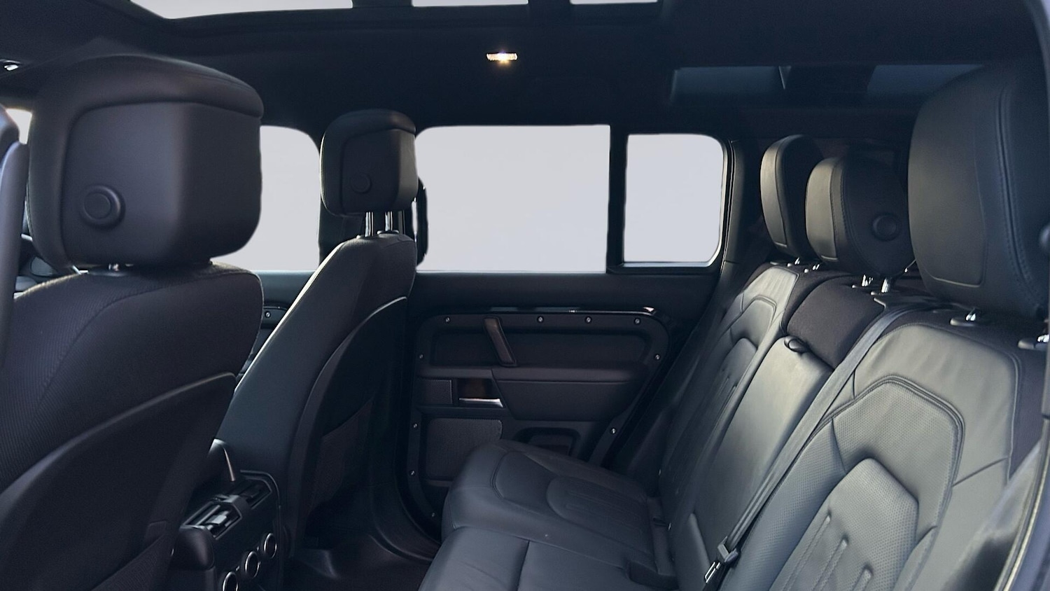 Used Land Rover Defender 2022 for sale - 76675602: Photo 4