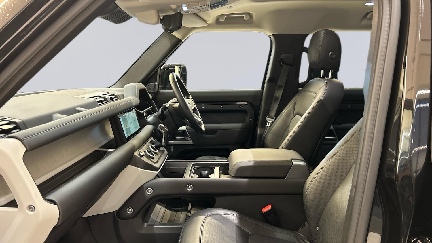 Used Land Rover Defender 2024 for sale - 76678240: Photo 3