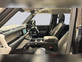 Used Land Rover Defender 2024 for sale - 76678240: Photo