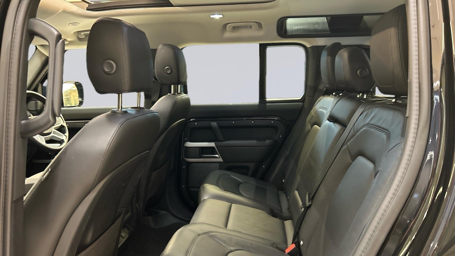 Used Land Rover Defender 2024 for sale - 76678240: Photo 4