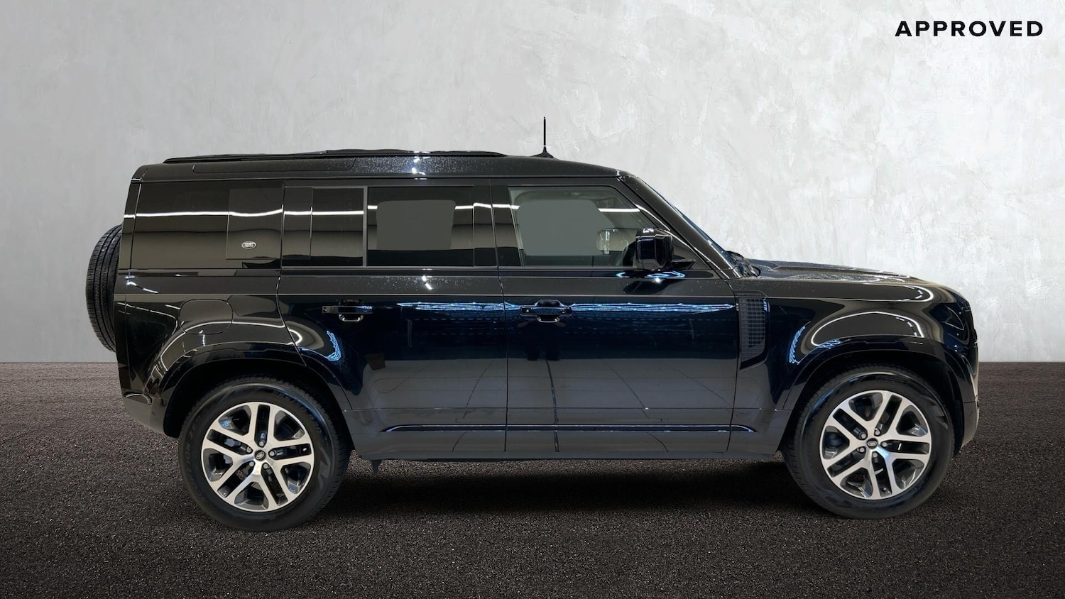 Used Land Rover Defender 2024 for sale - 76678240: Photo 5