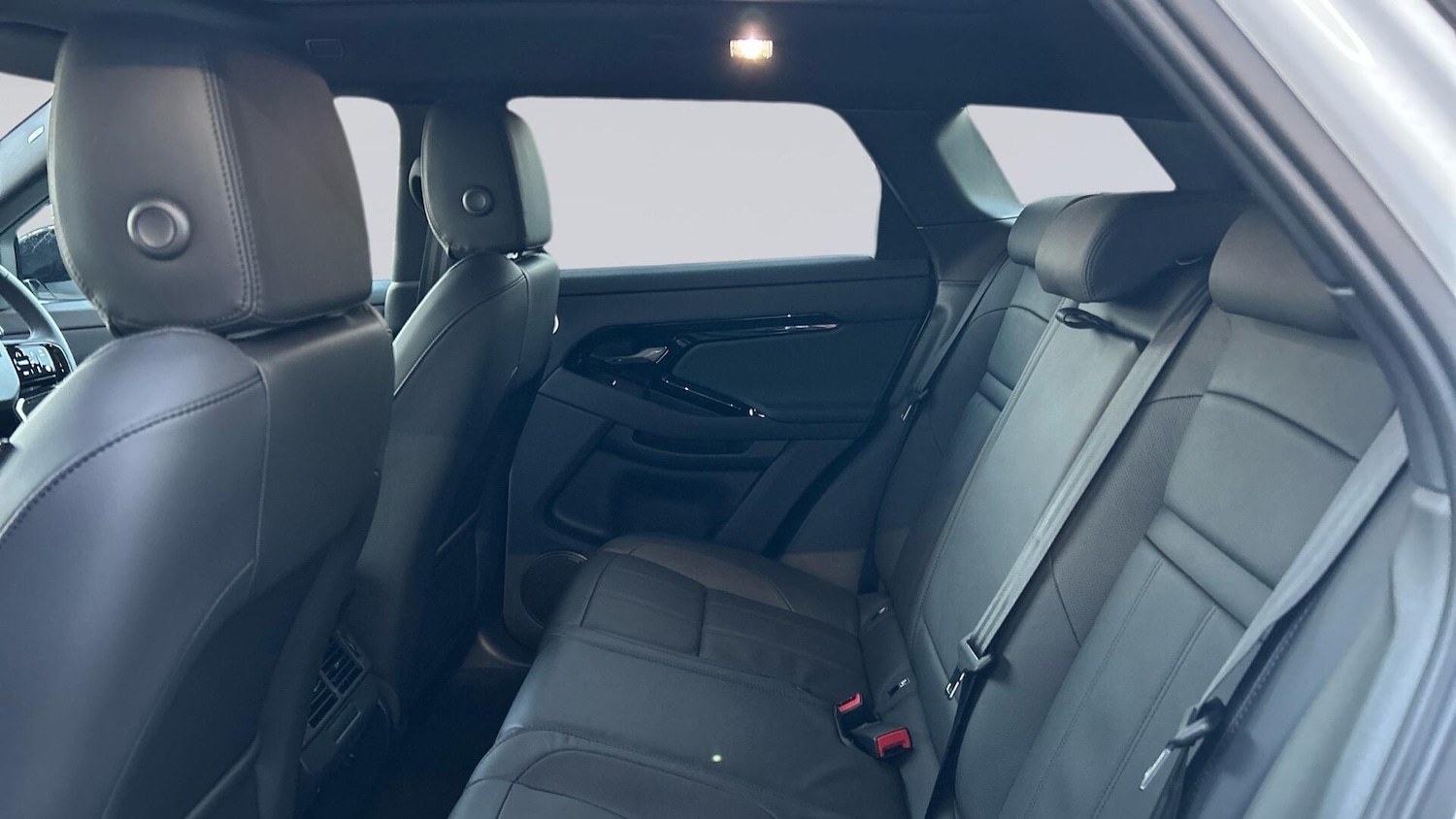 Used Land Rover Range Rover Evoque 2025 for sale - 77543777: Photo 4