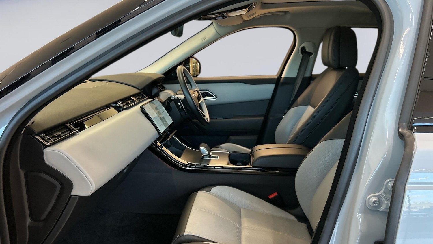 Used Land Rover Range Rover Velar 2024 for sale - 76678380: Photo 3