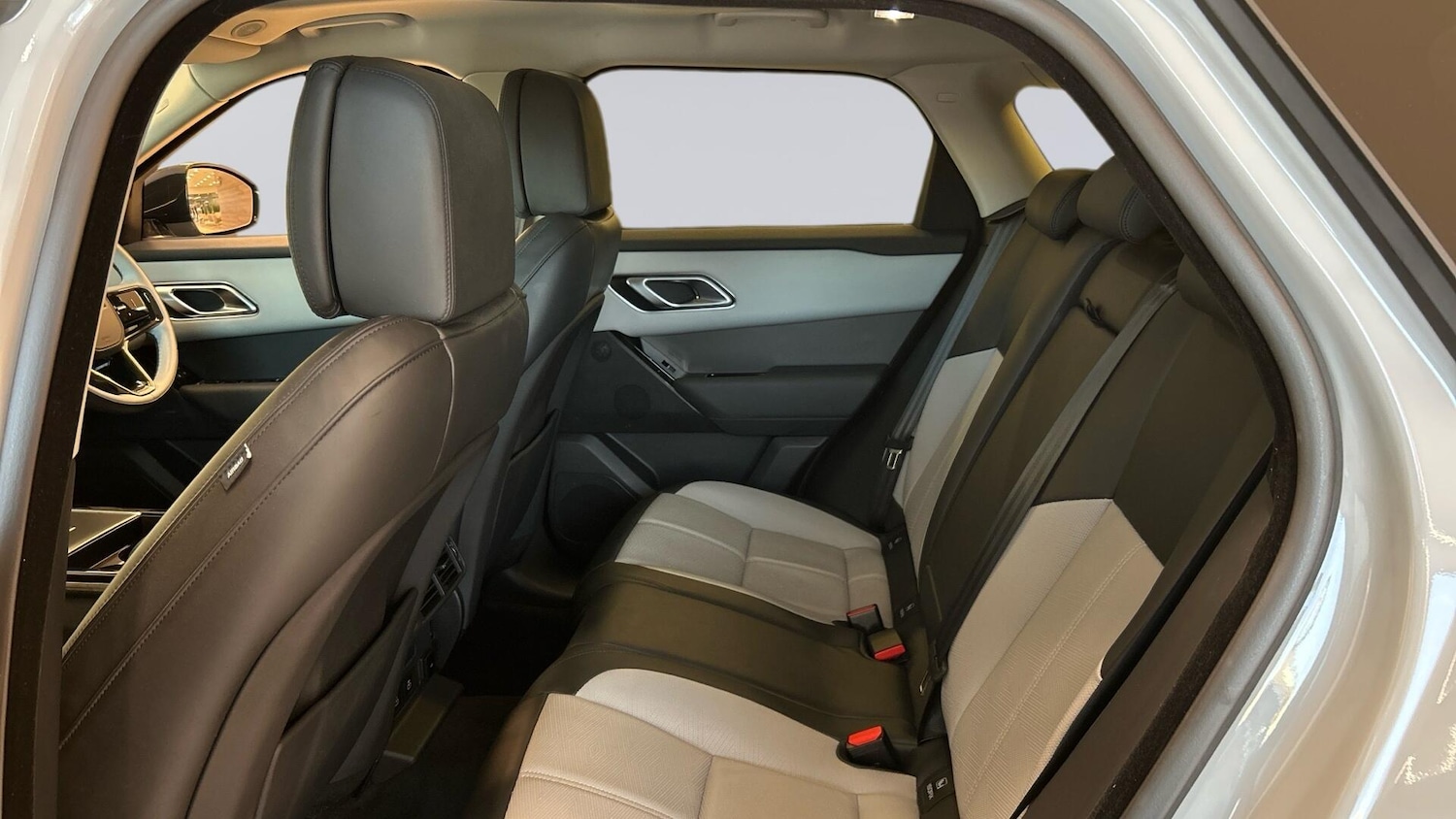 Used Land Rover Range Rover Velar 2024 for sale - 76678380: Photo 4