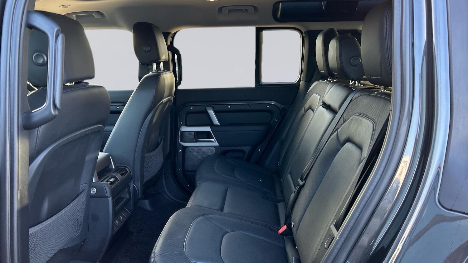 Used Land Rover Defender 2024 for sale - 76678045: Photo 4