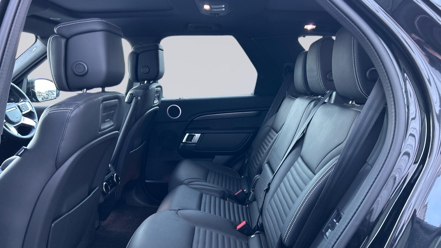 Used Land Rover Discovery 2025 for sale - 77910828: Photo 4