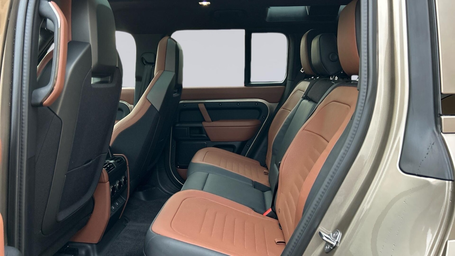 Used Land Rover Defender 2025 for sale - 77910817: Photo 4