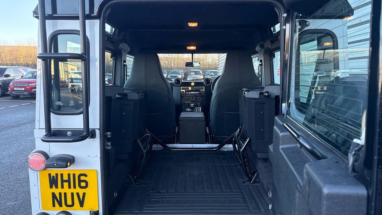 Used Land Rover Defender 2016 for sale - 77010020: Photo 10