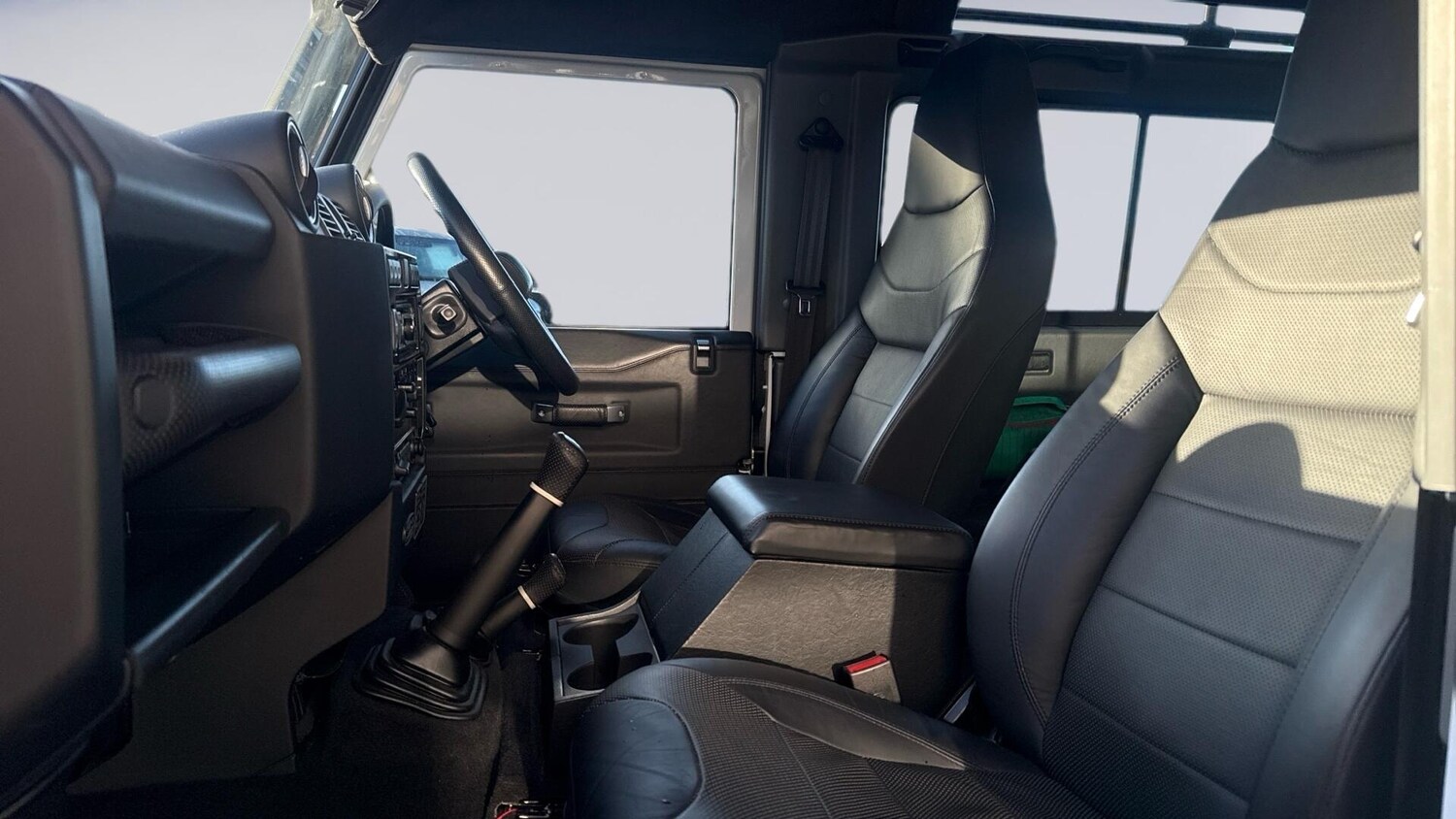 Used Land Rover Defender 2016 for sale - 77010020: Photo 3