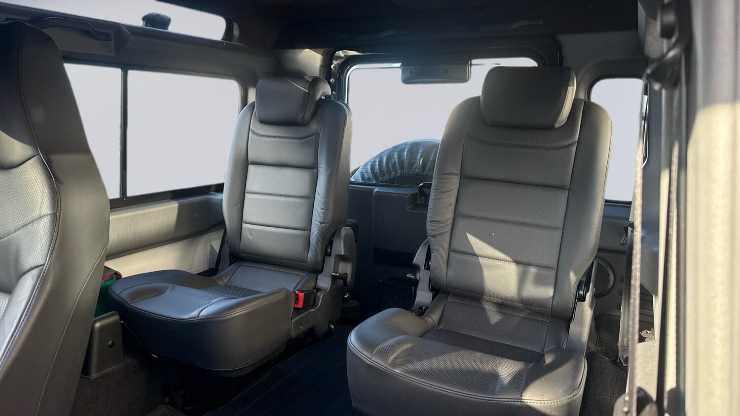 Used Land Rover Defender 2016 for sale - 77010020: Photo 4