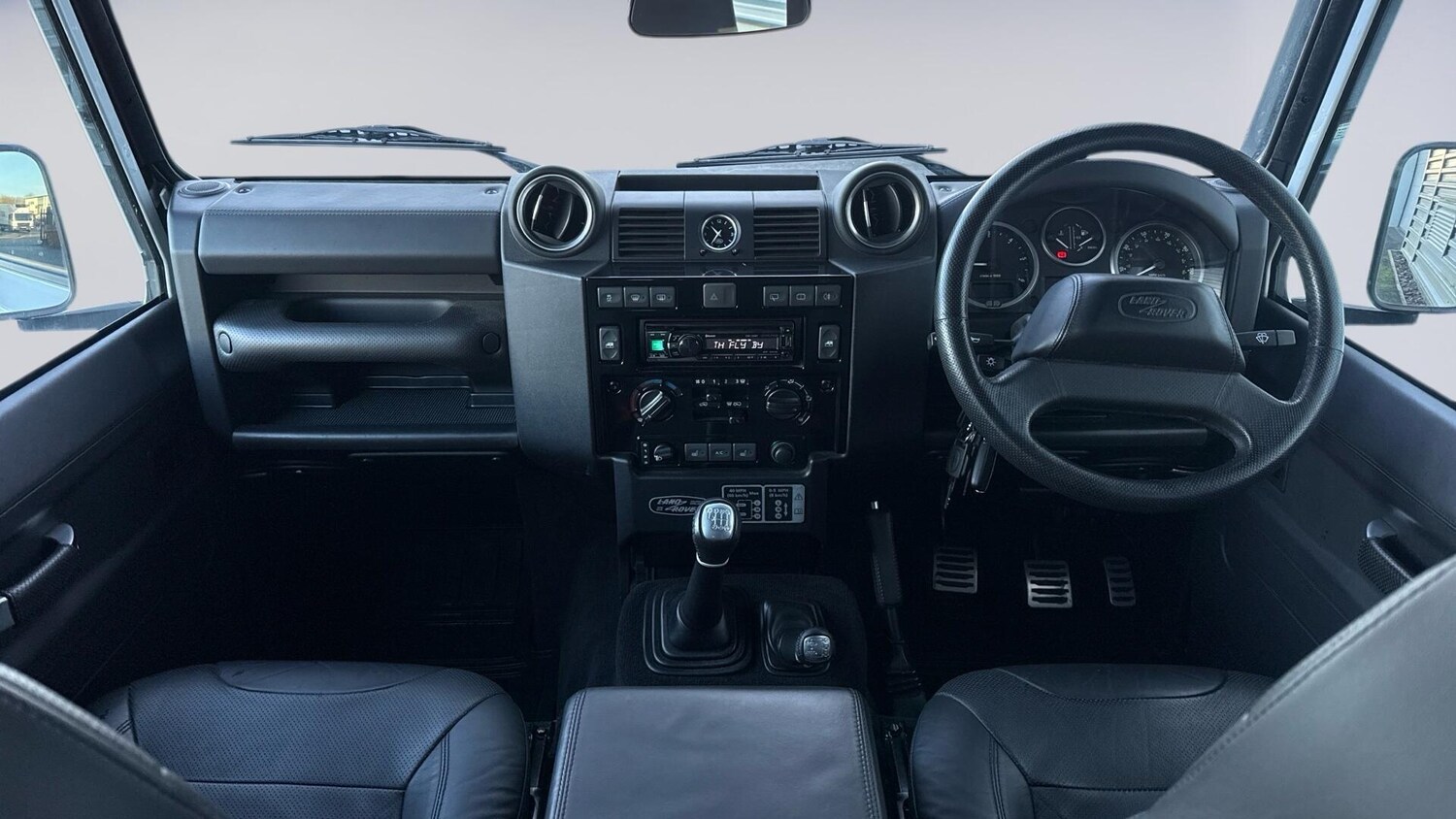 Used Land Rover Defender 2016 for sale - 77010020: Photo 9