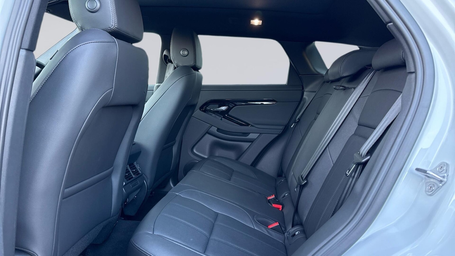 Used Land Rover Range Rover Evoque 2025 for sale - 77910847: Photo 4