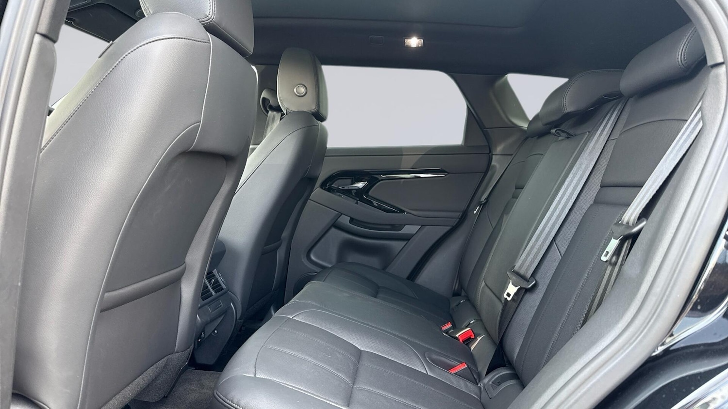 Used Land Rover Range Rover Evoque 2025 for sale - 76680449: Photo 4