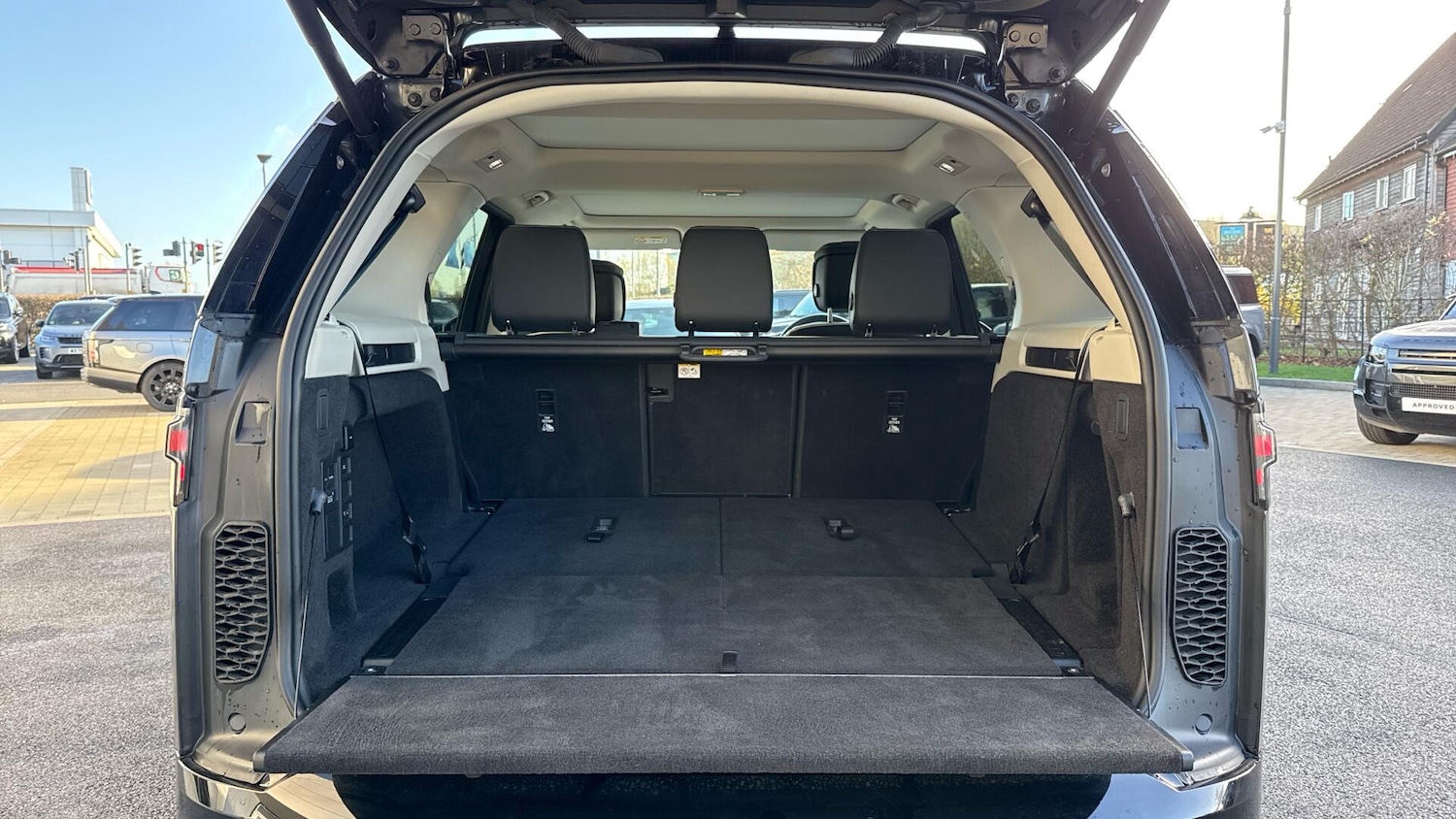 Used Land Rover Discovery 2024 for sale - 77042626: Photo 10