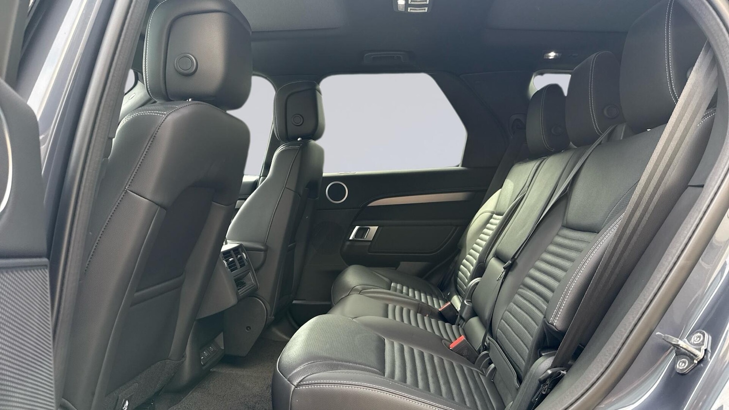 Used Land Rover Discovery 2025 for sale - 76680264: Photo 4