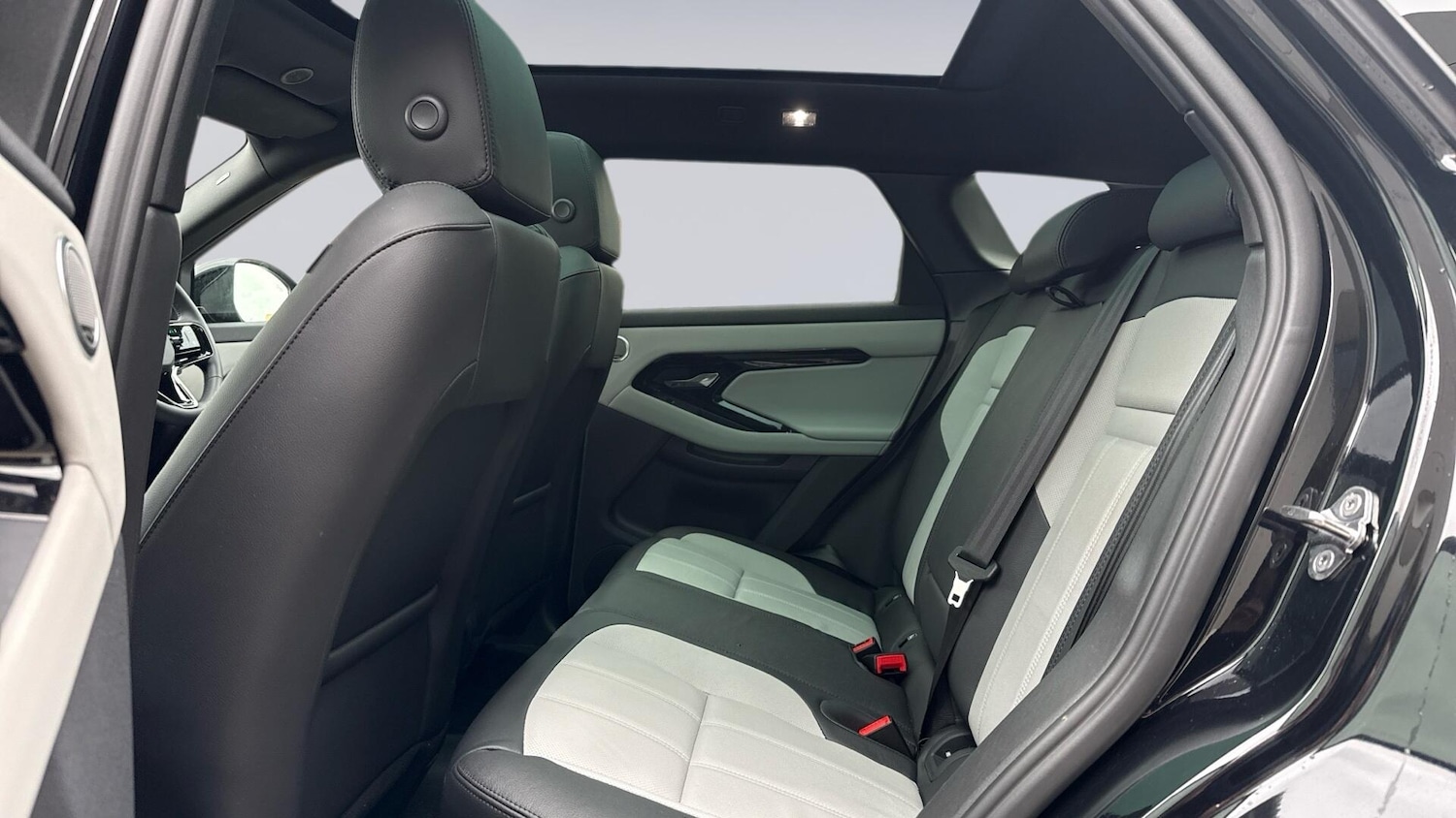 Used Land Rover Range Rover Evoque 2025 for sale - 76679343: Photo 4