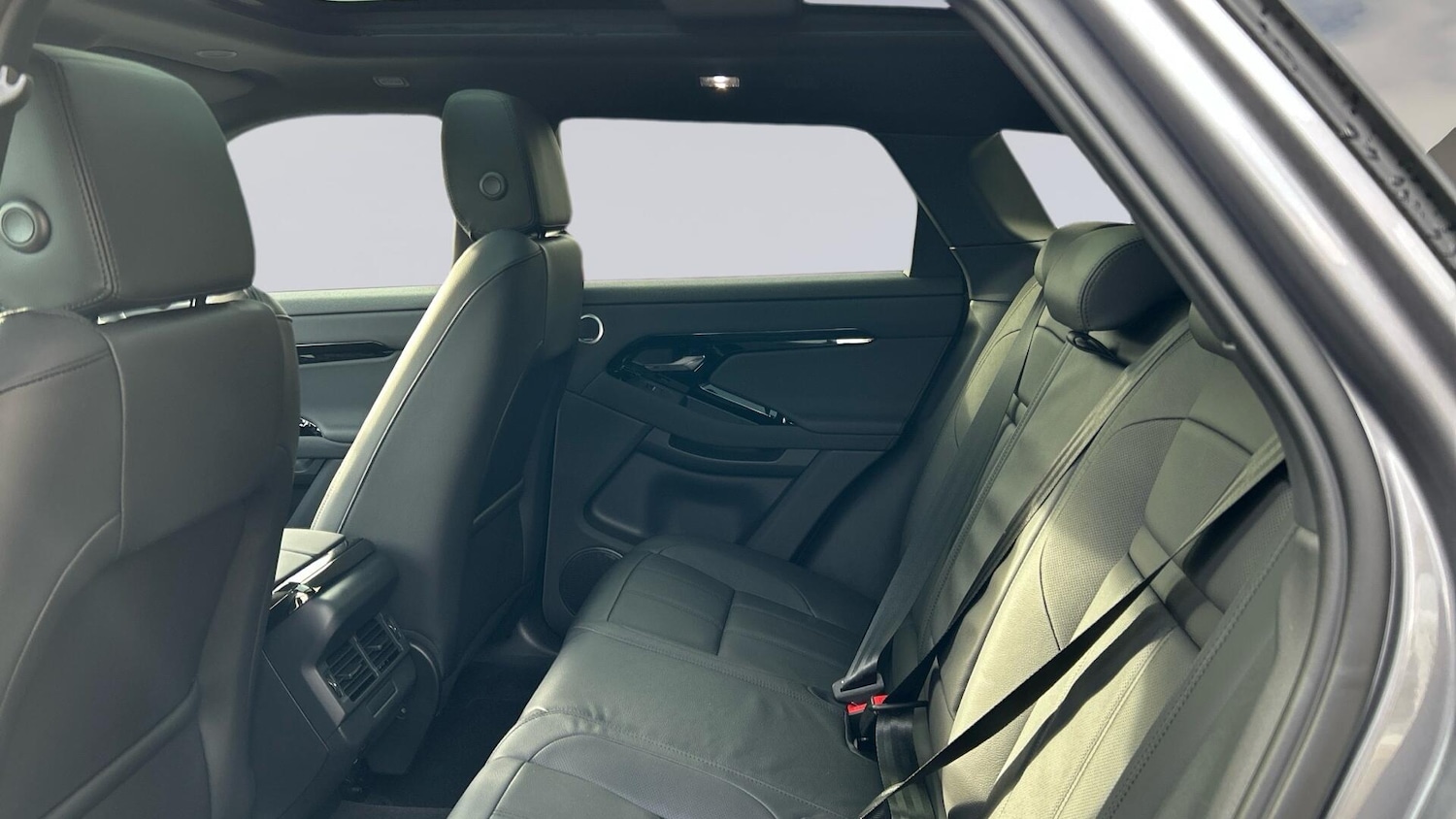 Used Land Rover Range Rover Evoque 2025 for sale - 77910857: Photo 4