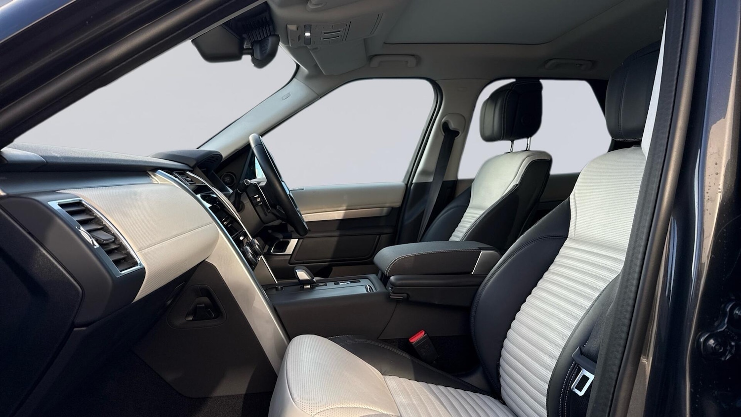 Used Land Rover Discovery 2024 for sale - 77528669: Photo 3