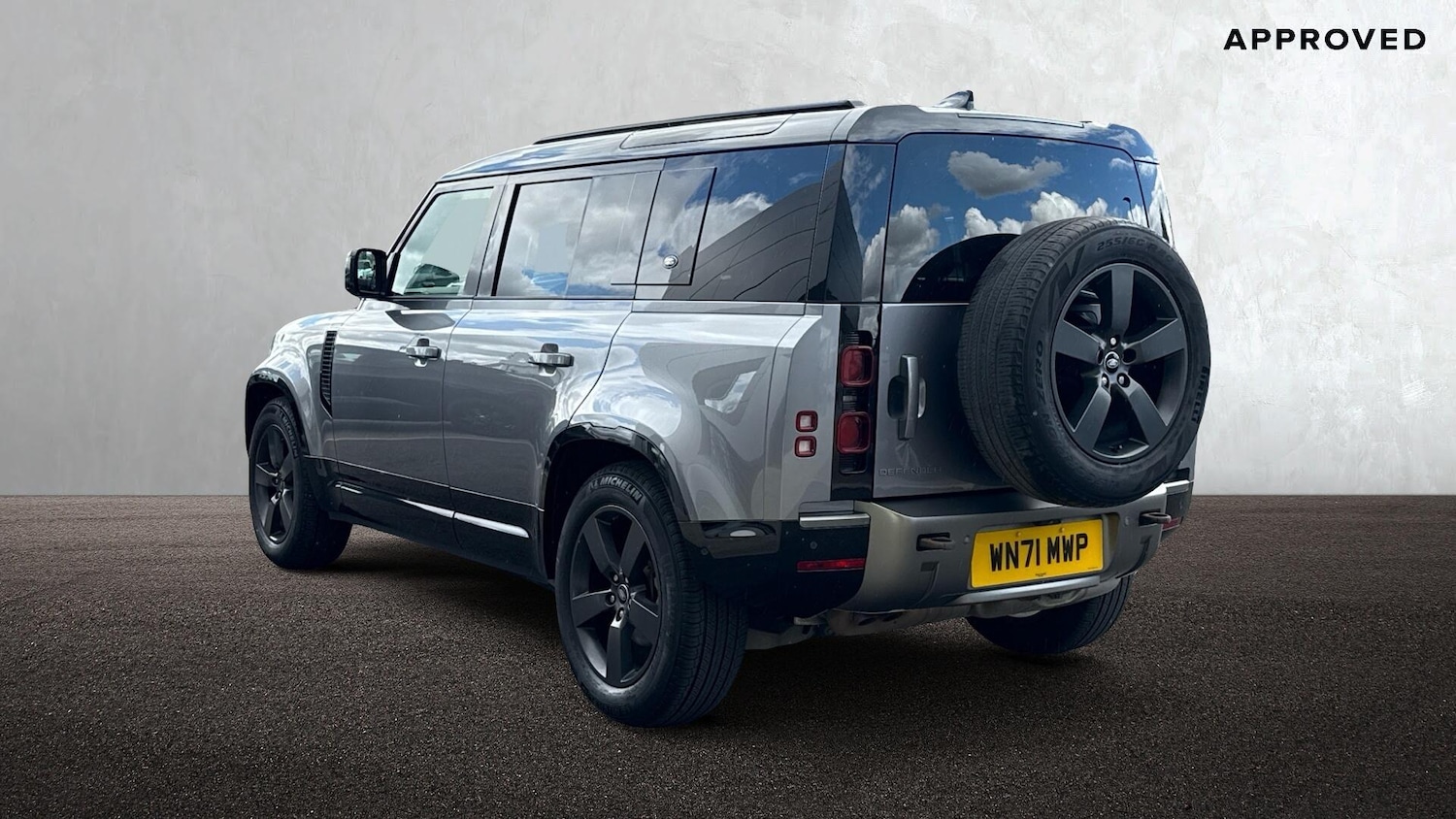 Used Land Rover Defender 2021 for sale - 77010019: Photo 2