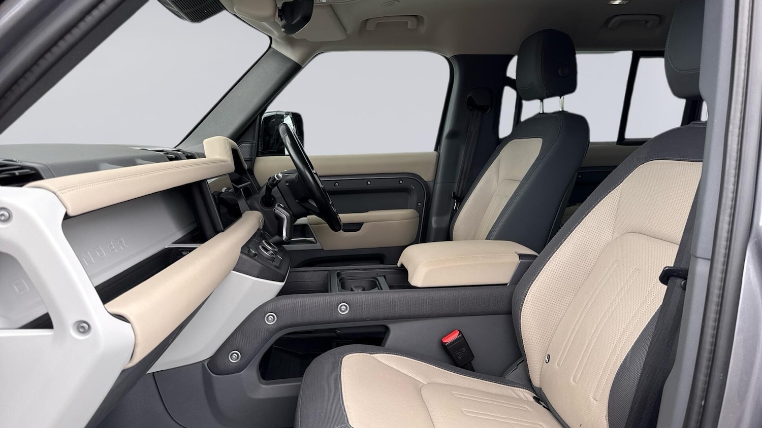 Used Land Rover Defender 2021 for sale - 77010019: Photo 3