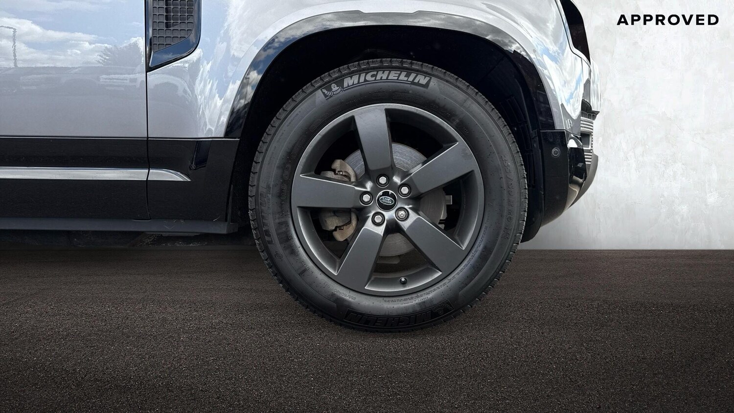 Used Land Rover Defender 2021 for sale - 77010019: Photo 8