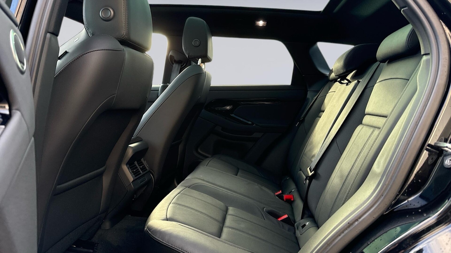 Used Land Rover Range Rover Evoque 2025 for sale - 77307296: Photo 4