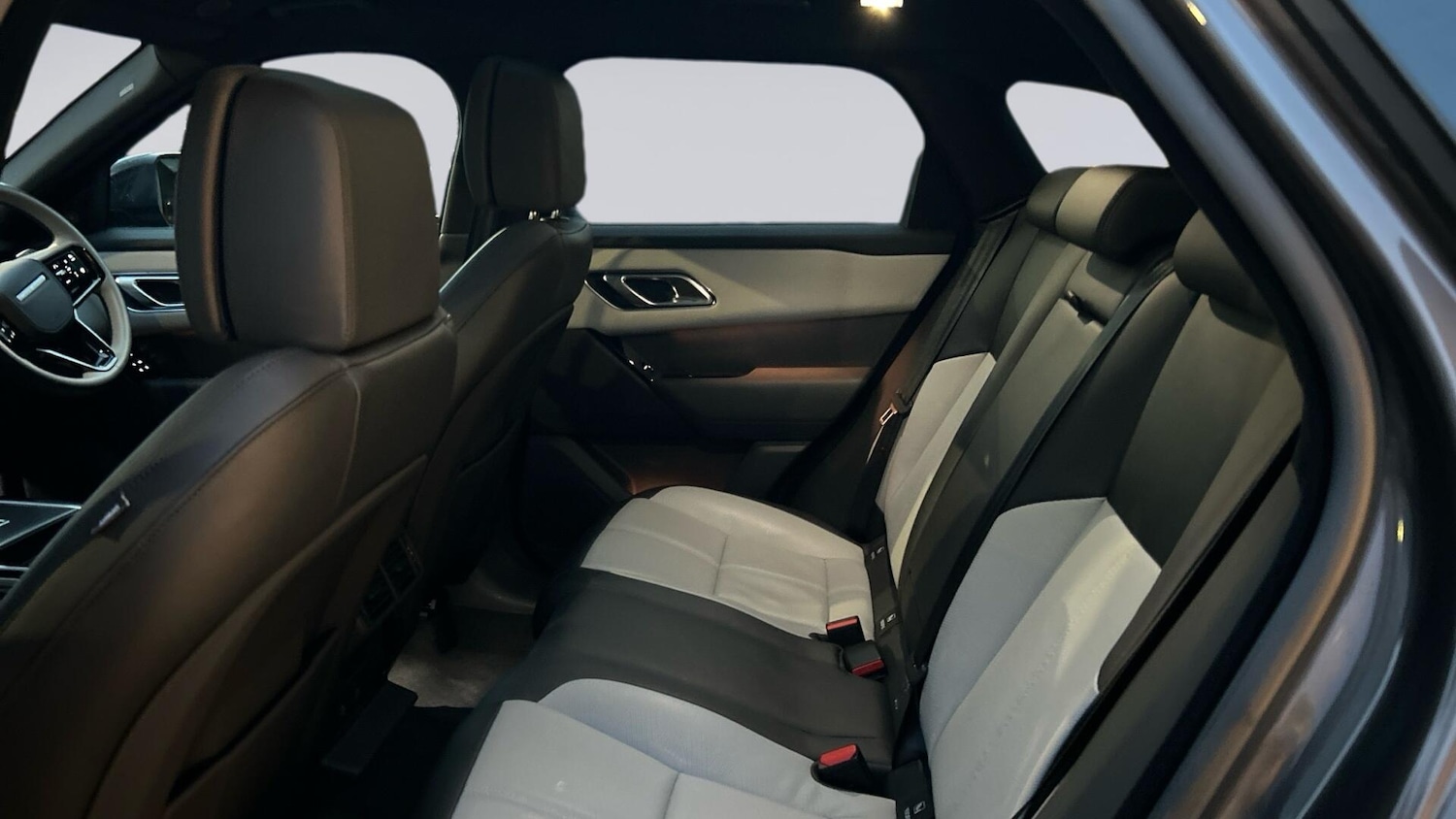 Used Land Rover Range Rover Velar 2023 for sale - 76675743: Photo 4