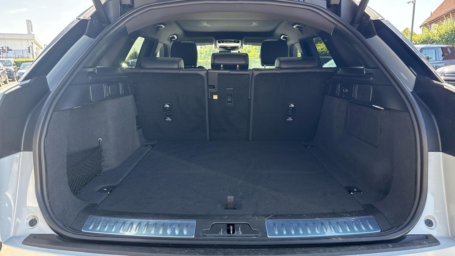 Used Land Rover Range Rover Velar 2025 for sale - 76680060: Photo 10