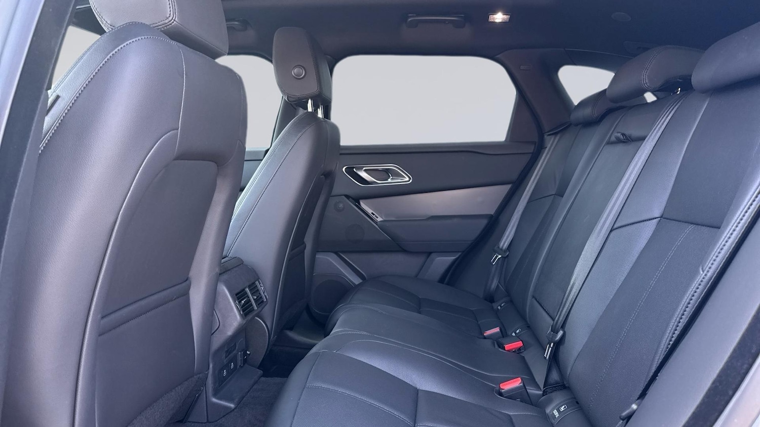 Used Land Rover Range Rover Velar 2025 for sale - 76680060: Photo 4