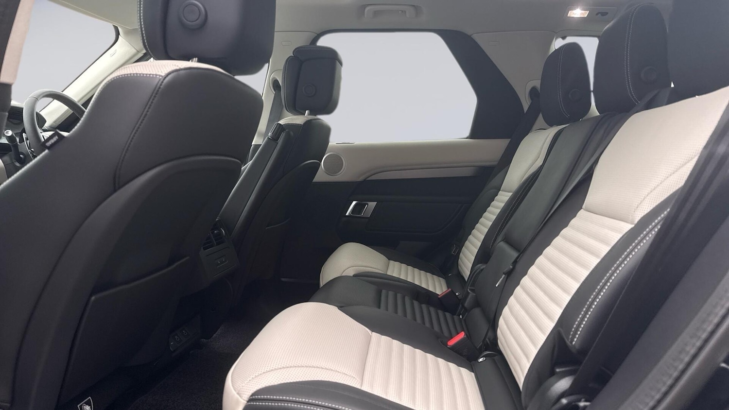 Used Land Rover Discovery 2025 for sale - 77910826: Photo 4