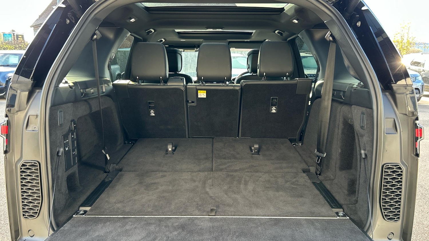 Used Land Rover Discovery 2025 for sale - 76680055: Photo 10