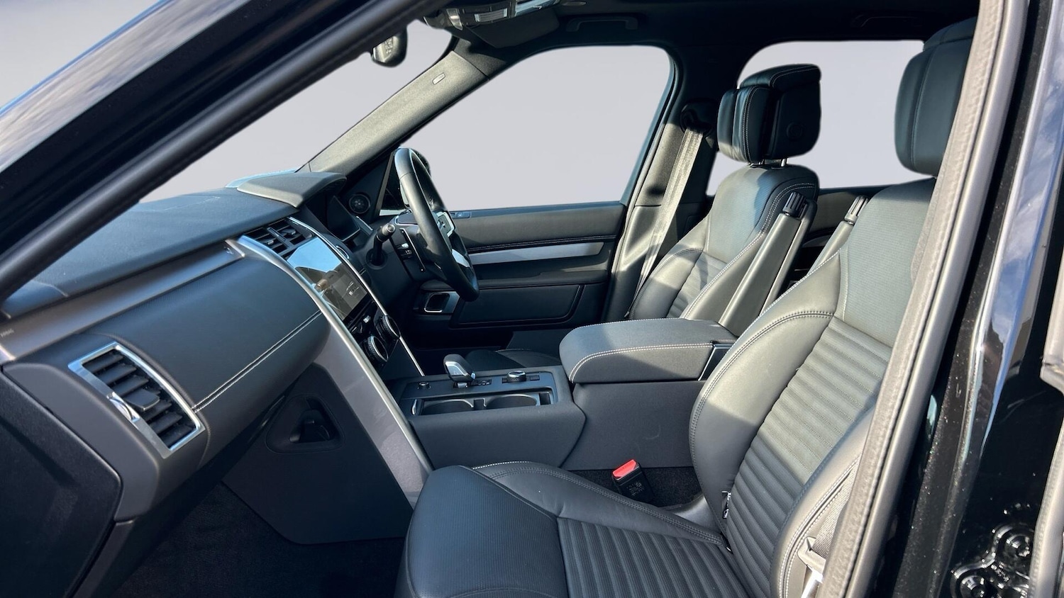 Used Land Rover Discovery 2025 for sale - 76680055: Photo 3