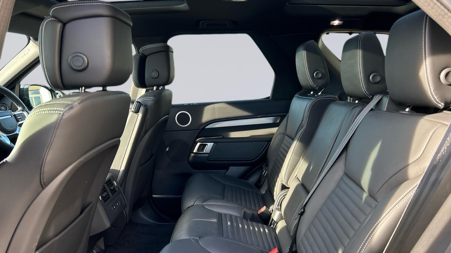 Used Land Rover Discovery 2025 for sale - 76680055: Photo 4