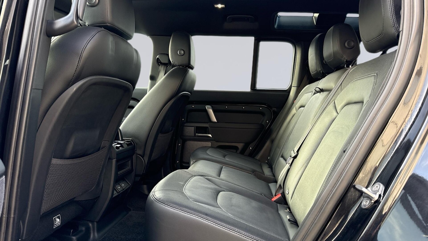 Used Land Rover Defender 2023 for sale - 77360267: Photo 4