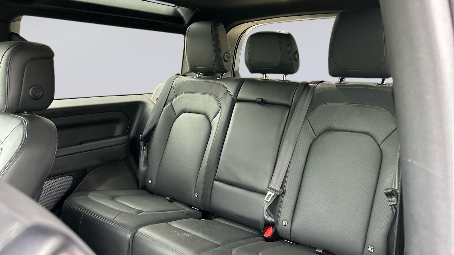 Used Land Rover Defender 2024 for sale - 76841761: Photo 4