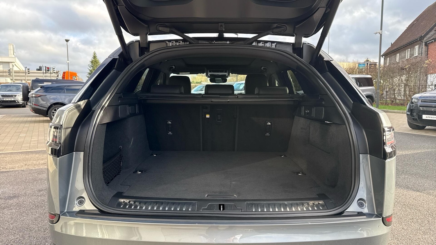 Used Land Rover Range Rover Velar 2024 for sale - 77010002: Photo 10