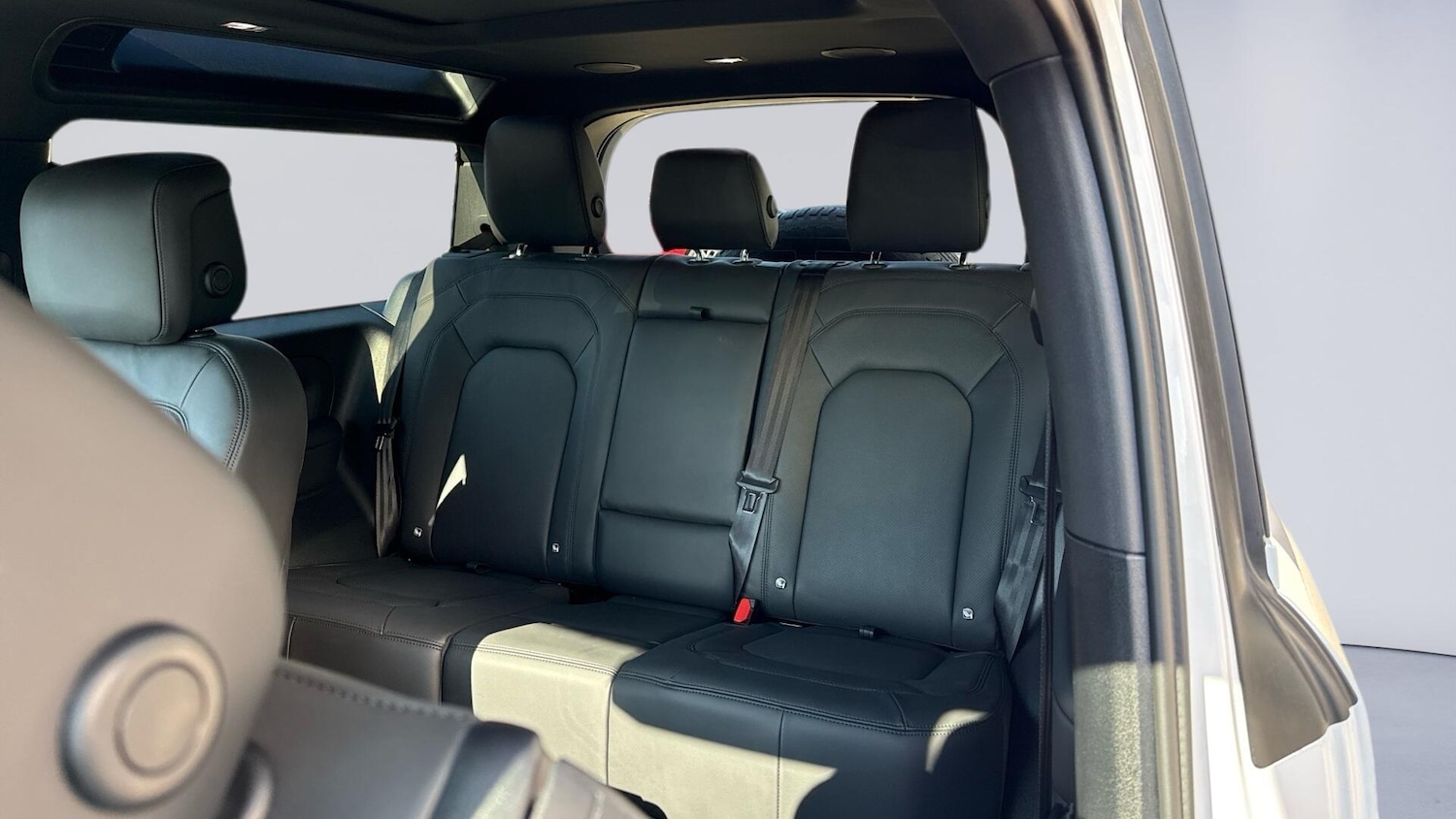 Used Land Rover Defender 2025 for sale - 78140357: Photo 4