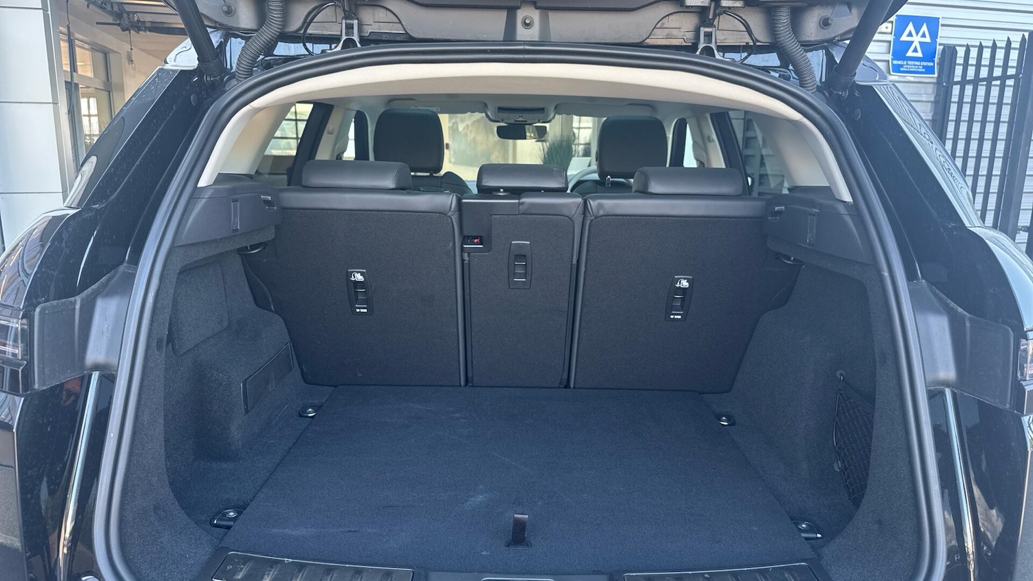 Used Land Rover Range Rover Evoque 2025 for sale - 77442368: Photo 10