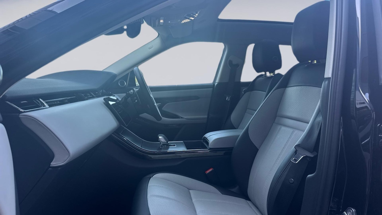 Used Land Rover Range Rover Evoque 2025 for sale - 77442368: Photo 3