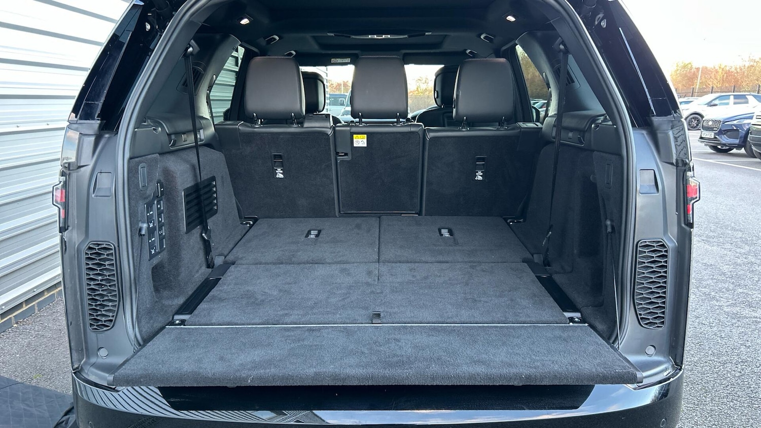 Used Land Rover Discovery 2025 for sale - 78139226: Photo 10