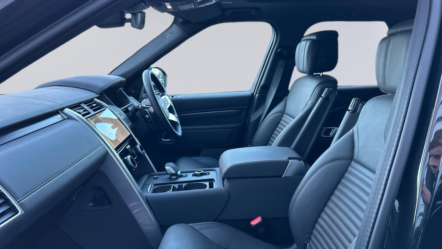 Used Land Rover Discovery 2025 for sale - 78139226: Photo 3